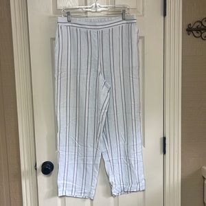 Chico’s light weight material pants. Size 1. (M/8) Great condition!